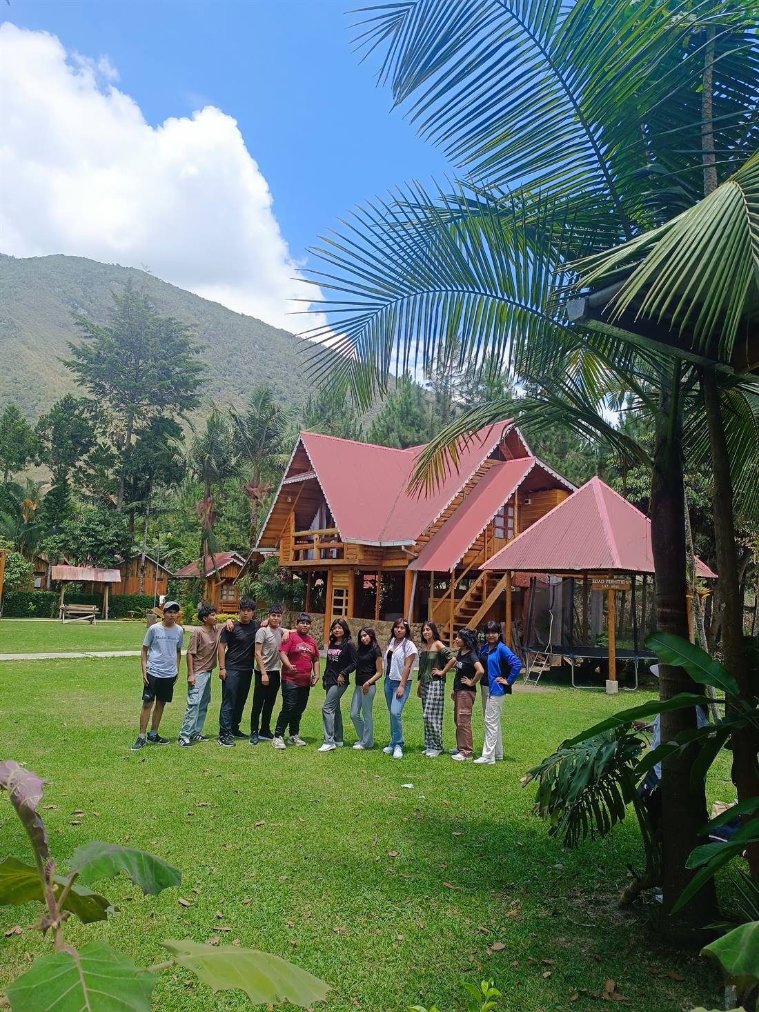 Campo en Oxapampa con grupo