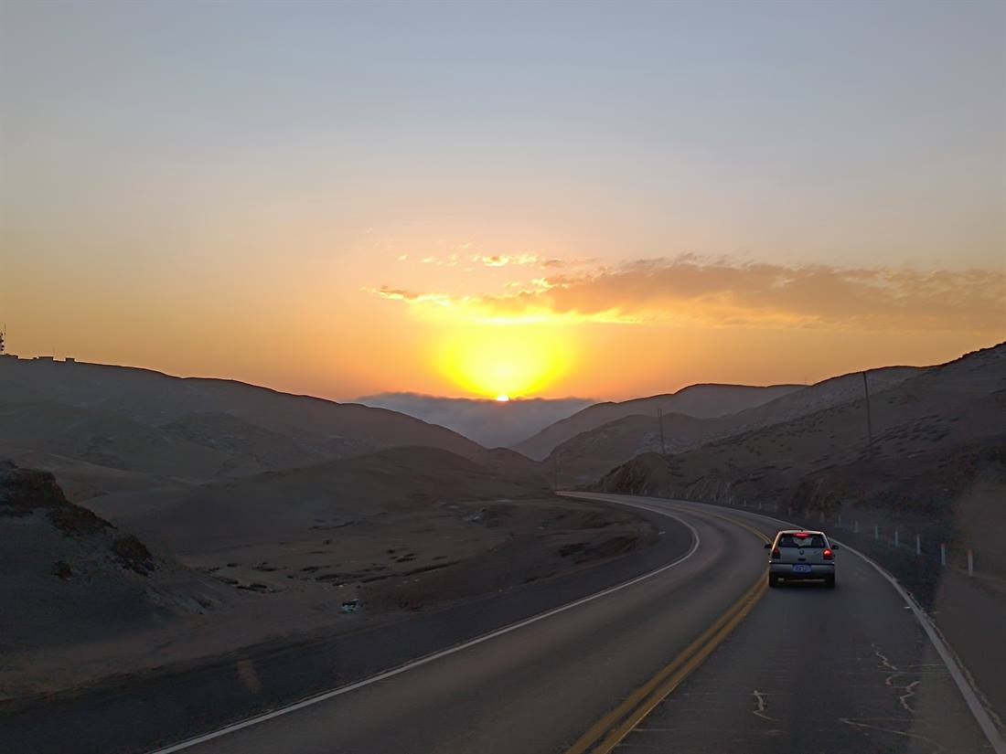 Atardecer en la carretera